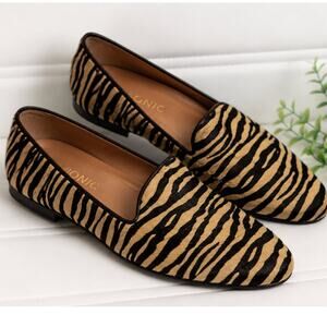 Vionic Willa Tiger Print Calf Hair Loafers Size 7.5 Orthotic Comfort Flats